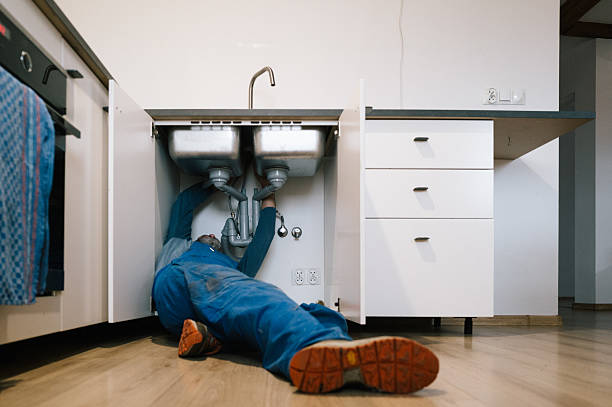 Professional Emergency Plumber technician working in Clifton, OH